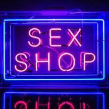  Почему интереснее ходить в секс шоп вдвоем? 