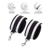 Наручники Anonymo by Toyfа на коротком креплении-карабинах, серебристо-черные Наручники Anonymo by Toyfа на коротком креплении-карабинах, серебристо-черные