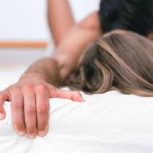 Позы, подбор и идеи для применения секс игрушек в паре