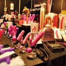 Как выбрать первую секс-игрушку для пары?