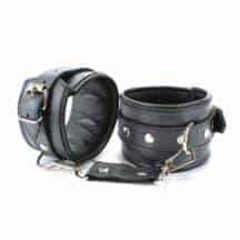 Наручники BDSM Арсенал с заклепками, черные. Нет в наличии Наручники BDSM Арсенал с заклепками, черные