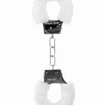 Металлические наручники Shots Ouch! Beginner's Handcuffs с белым мехом, серебристые