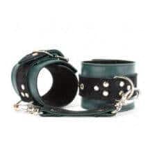 Наручники BDSM Арсенал Lady's Arsenal с замшевым ремешком, изумрудные. Нет в наличии Наручники BDSM Арсенал Lady's Arsenal с замшевым ремешком, изумрудные