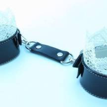 Изысканные наручники с белым кружевом BDSM Light