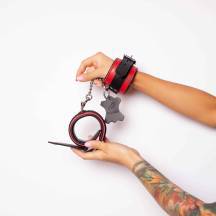 Наручники Scandal из натуральной кожи на цепи, черные с красным. Нет в наличии Наручники Scandal из натуральной кожи на цепи, черные с красным