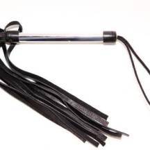 Плетка черная с металлической ручкой