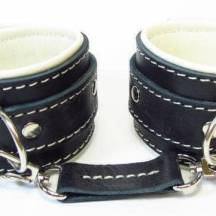 Оковы на ноги со светлым подкладом. Нет в наличии Оковы на ноги со светлым подкладом