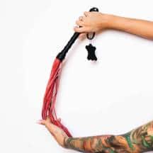 Плеть Scandal из натуральной кожи, черная с красным