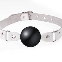 Кляп с белым ремешком