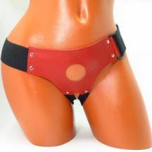 Трусики для страпона 4 см красная кожа BDSM Arsenal. Нет в наличии Трусики для страпона 4 см красная кожа BDSM Arsenal