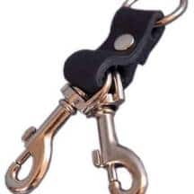 Два карабина на кожаной стяжке