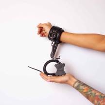 Наручники Scandal из натуральной кожи на цепи, черные. Нет в наличии Наручники Scandal из натуральной кожи на цепи, черные