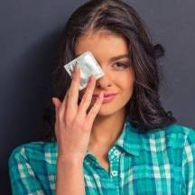 Как сексуально надеть презерватив