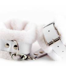 Наручники с мехом BDSM Арсенал, белые. Нет в наличии Наручники с мехом BDSM Арсенал, белые