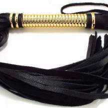 Плетка BDSM Арсенал с золотой ручкой, черная. Нет в наличии Плетка BDSM Арсенал с золотой ручкой, черная