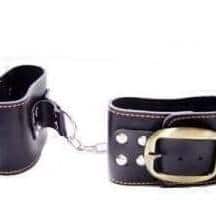 Наручники с заклепками и контрастным швом Пикантные штучки, черные. Нет в наличии Наручники с заклепками и контрастным швом Пикантные штучки, черные