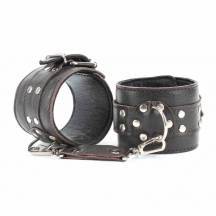 Наручники BDSM Арсенал с заклепками на пряжке, коричневые. Нет в наличии Наручники BDSM Арсенал с заклепками на пряжке, коричневые