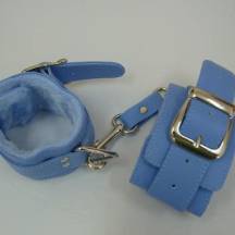 Наручники голубые с мехом винил