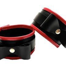 Наручники BDSM Арсенал с бантиками, красно-черные. Нет в наличии Наручники BDSM Арсенал с бантиками, красно-черные