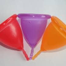 Зачем нужна менструальная чаша? Как ее применять?