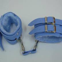 Наручники голубые TWO с мехом винил. Нет в наличии Наручники голубые TWO с мехом винил