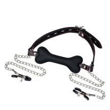 Кляп-трензель Косточка Toyfa Theatre с зажимами для сосков, черный Кляп-трензель Косточка Toyfa Theatre с зажимами для сосков, черный