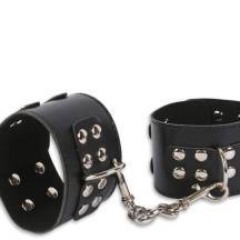 Наручники с двумя ремешками и заклепками Пикантные штучки, черные. Нет в наличии Наручники с двумя ремешками и заклепками Пикантные штучки, черные