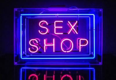  Почему интереснее ходить в секс шоп вдвоем? 