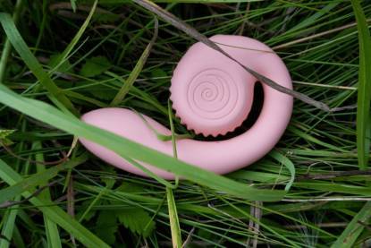 Вагинально-клиторальный вибратор с рельефным отростком SVibe Snail Gizi