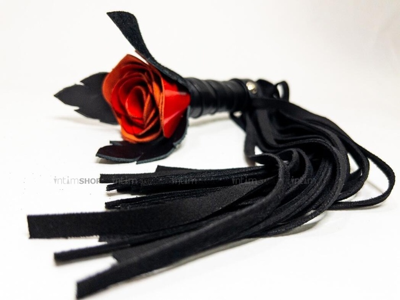 фото Плеть БДСМ Арсенал Красная Лаковая Роза с замшевыми хвостами, 40 см, купить