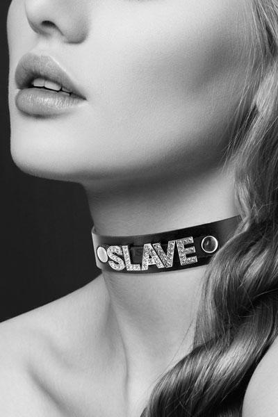 фото Чокер с надписью Slave COLLIER STRASS SLAVE CUIR BOVIN Bijoux pour toi