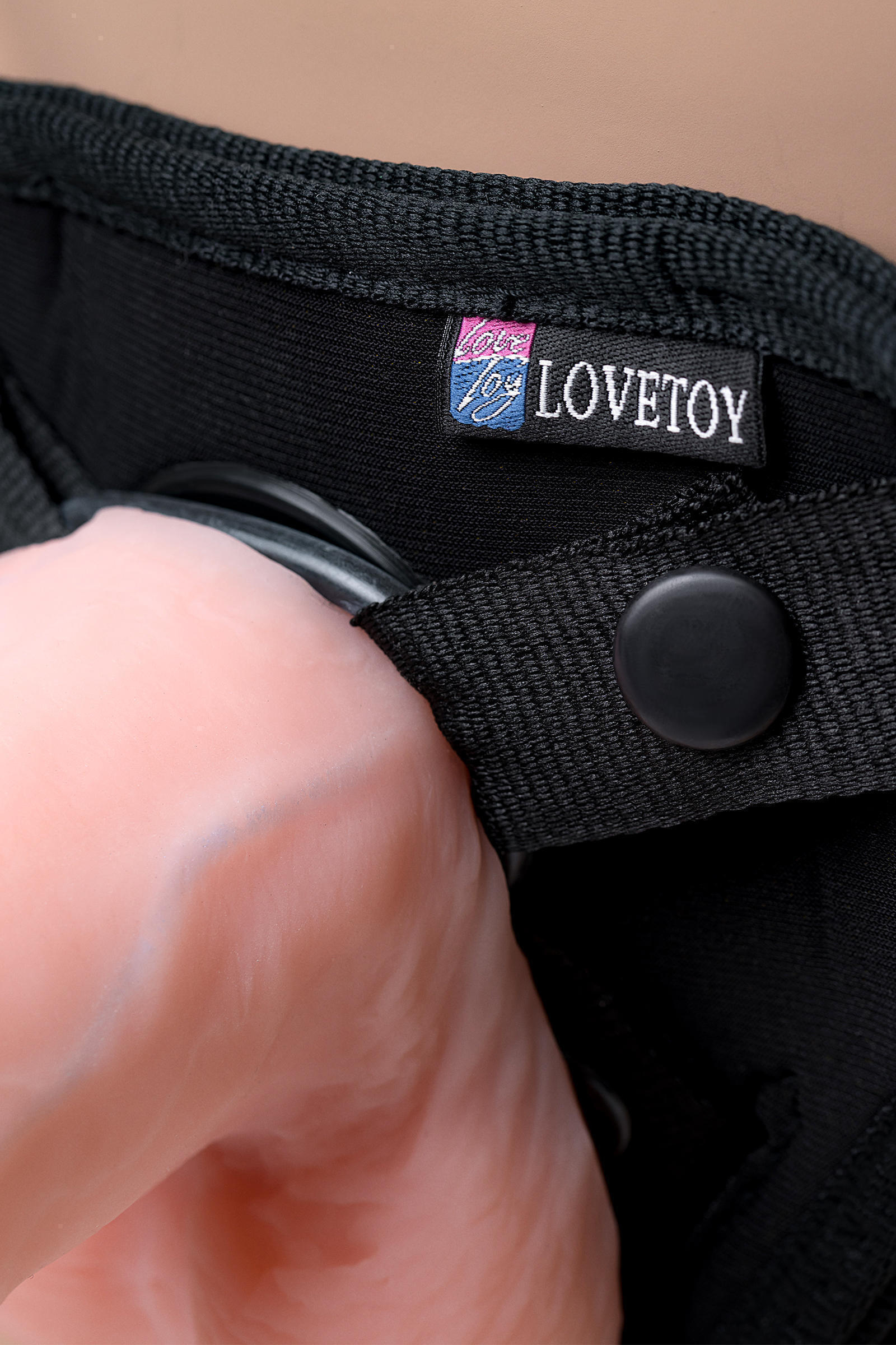 Вибрострапон на креплении LoveToy Uni, телесный, 19 см