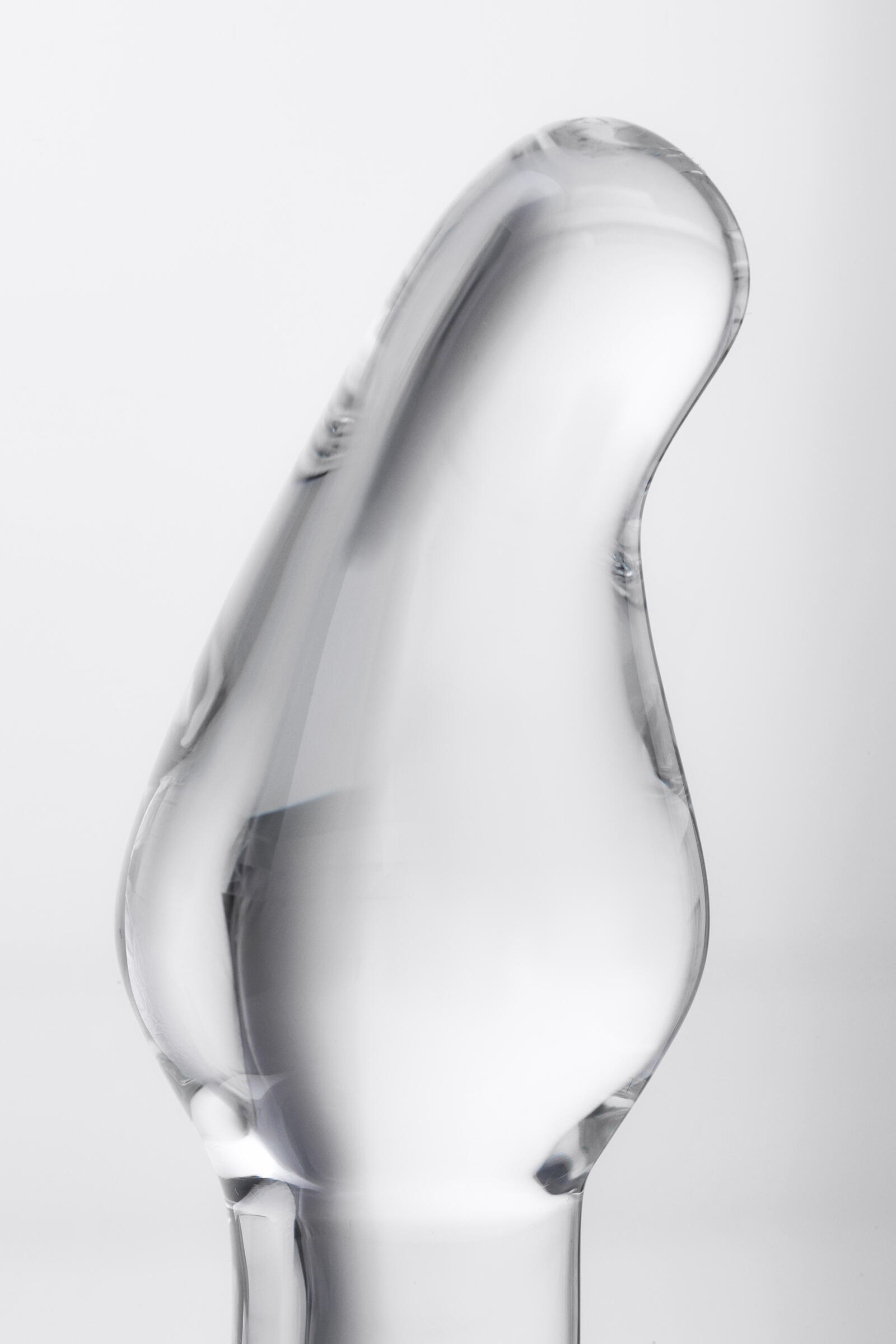 Анальная пробка Sexus Glass с изогнутым кончиком, бесцветный