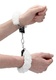 Металлические наручники Shots Ouch! Beginner's Handcuffs с белым мехом, серебристые