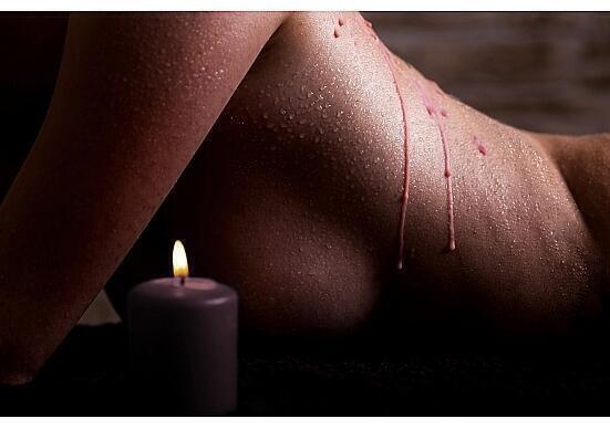 Восковая низкотемпературная BDSM-свеча Shots Wax Play с ароматом шоколада