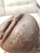 Хочу обратить внимание на мелкие повреждения на "коже". Будьте осторожны, т.к. эта модель особенно нежная (это отмечают зарубежные братья по оружию), ее очень легко повредить ногтем или игрой на твердой/шершавой поверхности Хочу обратить внимание на мелкие повреждения на "коже". Будьте осторожны, т.к. эта модель особенно нежная (это отмечают зарубежные братья по оружию), ее очень легко повредить ногтем или игрой на твердой/шершавой поверхности