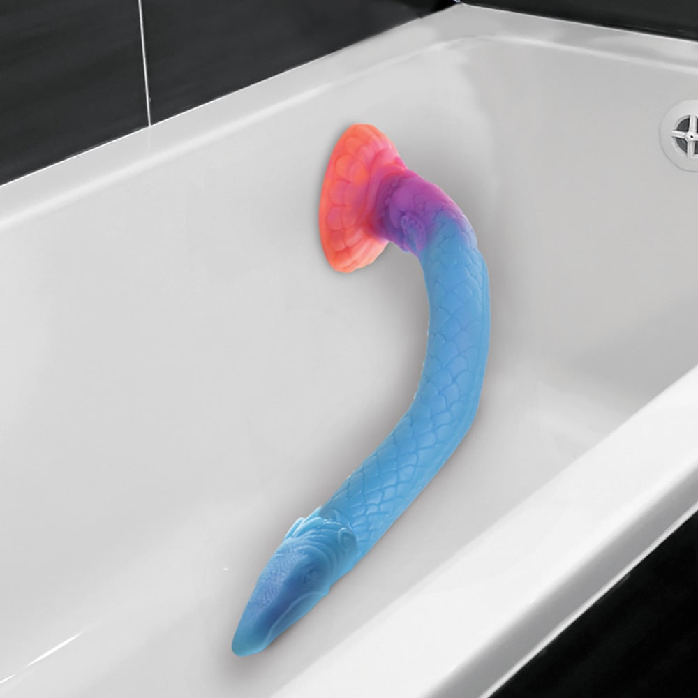 Фаллоимитатор XR Brands Creature Cocks Makara Snake светящийся в темноте 46.4 см, голубой