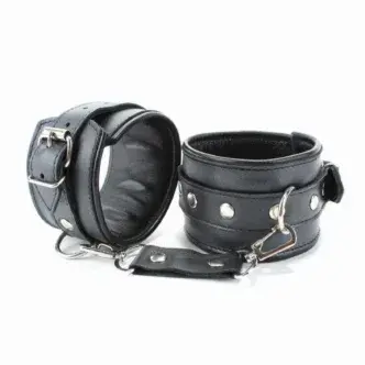 Наручники BDSM Арсенал с заклепками, черные